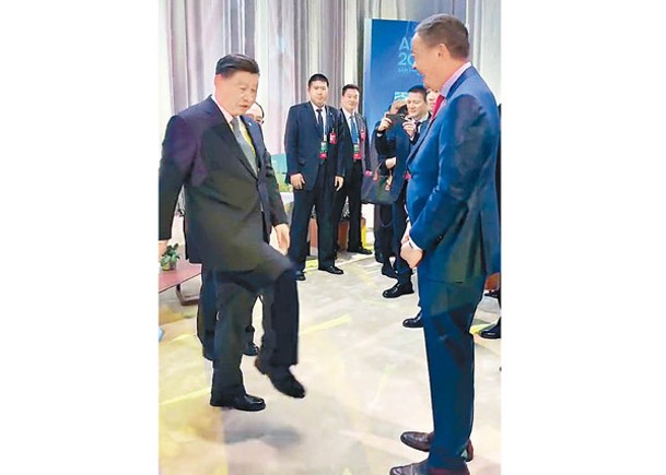 中泰領導人APEC偶遇談足球  習近平直言對國家隊信心不足