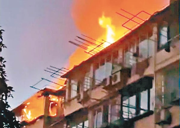 上海5層高舊樓起火  疏散46居民