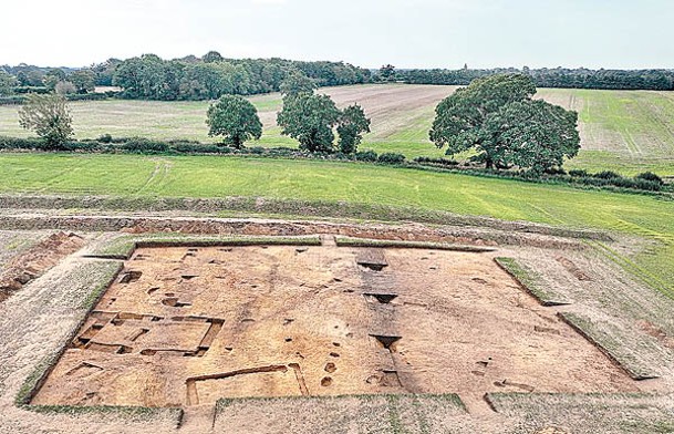考古團隊在私人農地發現一座疑似神廟。