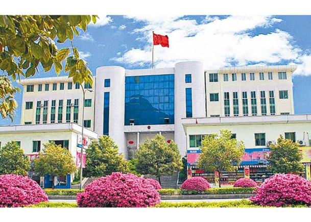 銅仁市中級人民法院起訴被告受賄。