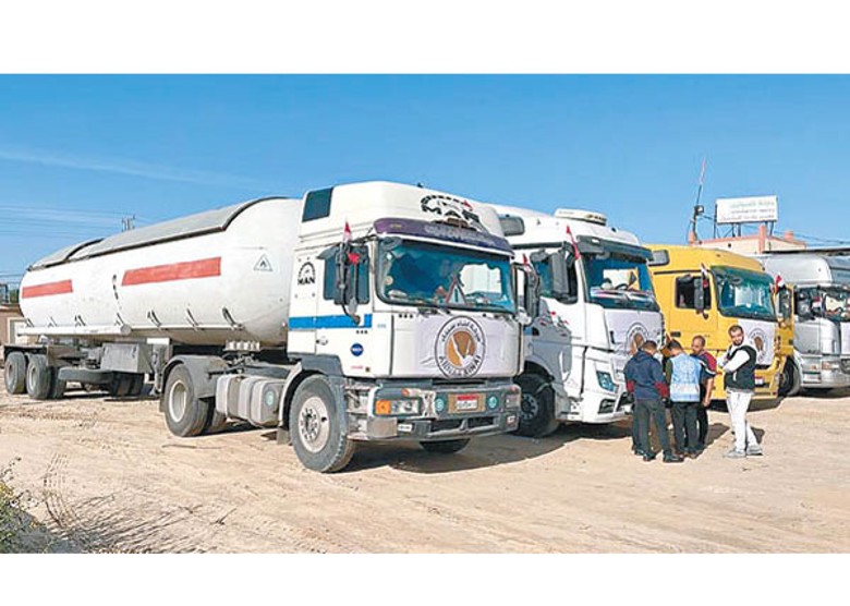 載有援助物資的貨車從埃及進入加薩地帶。