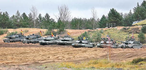北約成員國主戰坦克在拉脫維亞演習。