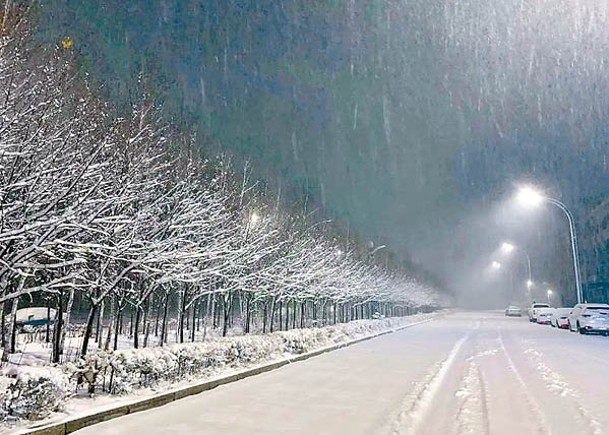 內蒙古近日氣溫急降及下大雪。