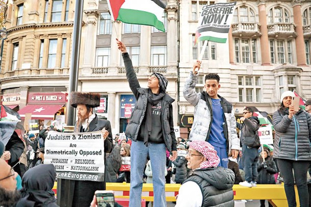 倫敦示威者要求以色列停止對加薩地帶的軍事行動。