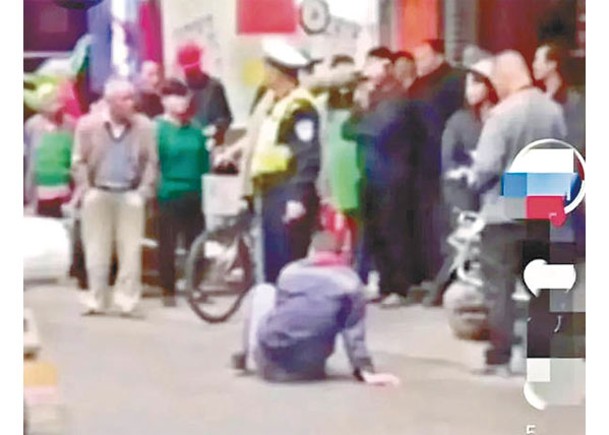 廣西壯族自治區賀州市有交警疑暴力執法。