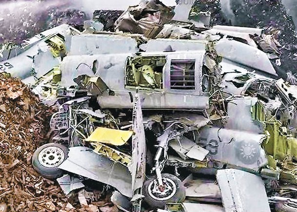 台東回收場火警 發現報廢戰機殘骸