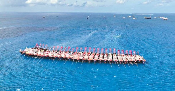 菲律賓指控大批中國海上民兵船隻聚集在牛軛礁。