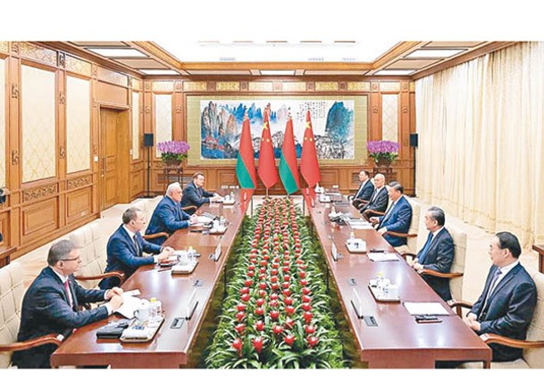 中白兩國元首舉行會談。