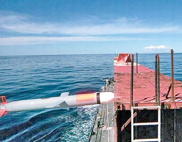 戰斧巡航導彈可攻擊海上移動目標。