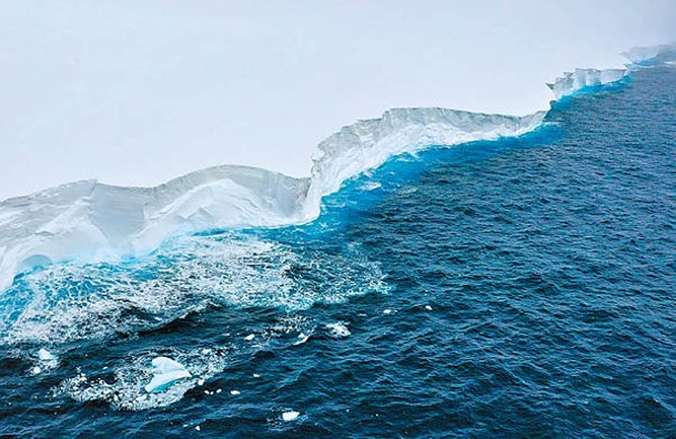 戴維‧阿滕伯勒爵士號遇到名為「A23a」的巨型冰山。