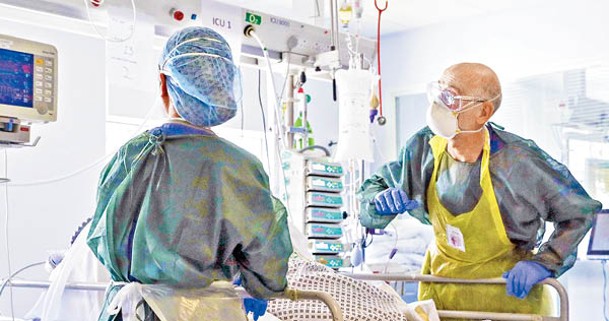 英國的醫療系統在新冠肺炎爆發期間不勝負荷。（Getty Images圖片）