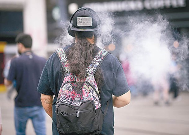 歐洲年輕一代興起吸食即棄電子煙。（Getty Images圖片）