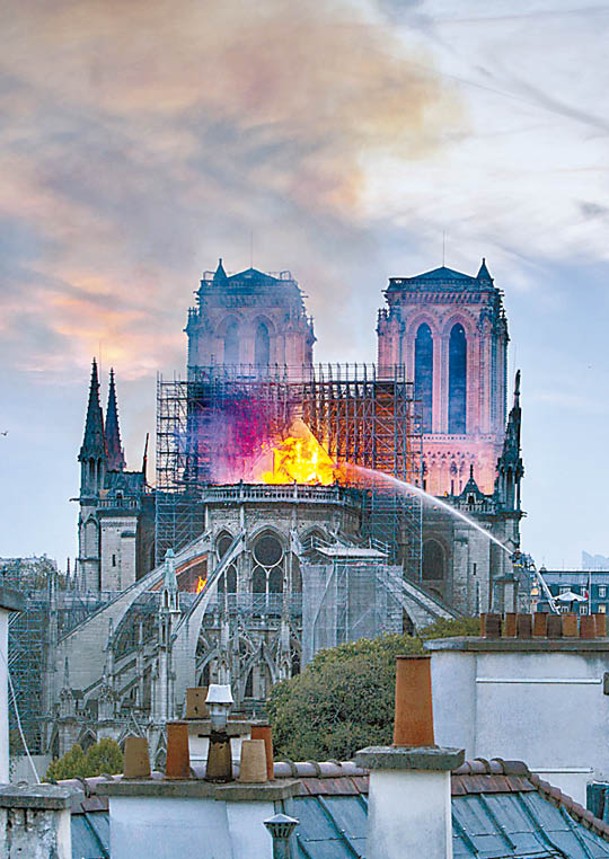 巴黎聖母院發生大火並嚴重損毀。<br>
