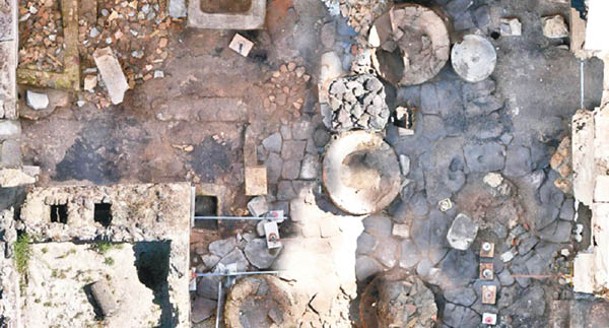 考古學家在羅馬龐貝古城發現一座麵包工坊遺址。