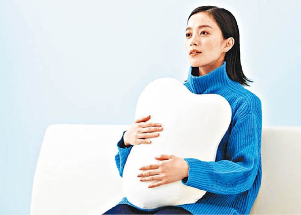 潮流創意：充氣攬枕  模擬呼吸起伏