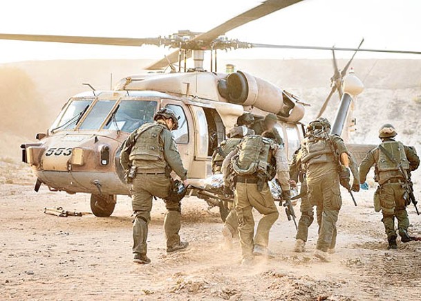 以色列傷兵由直升機運離加薩地帶。