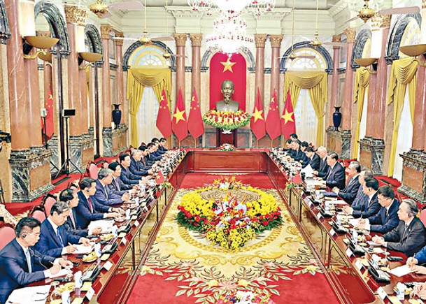 中越兩國領導人在河內舉行會談。（中新社圖片）