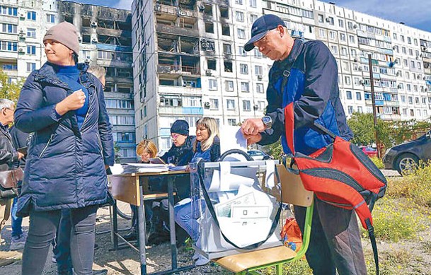 頓涅茨克人民共和國舉行「入俄公投」。