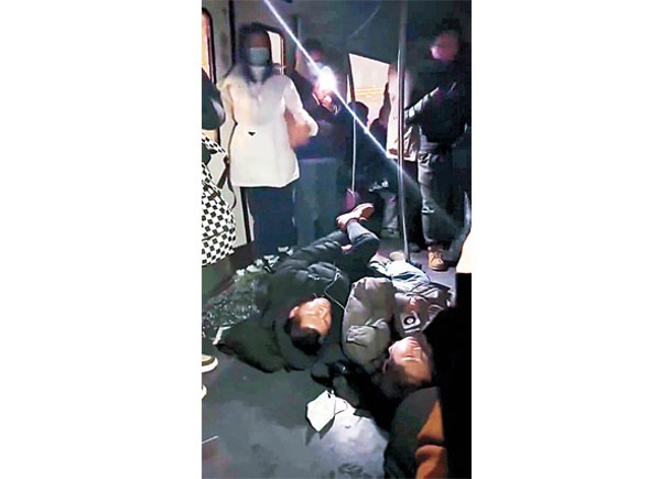 北京兩列地鐵相撞  斷開車廂  人疊人釀515傷