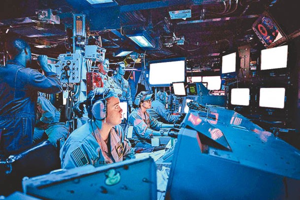 美軍駐守在紅海的軍艦以雷達監察海面情況。