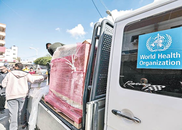 有加薩民眾攔截載有聯合國人道物資的貨車。