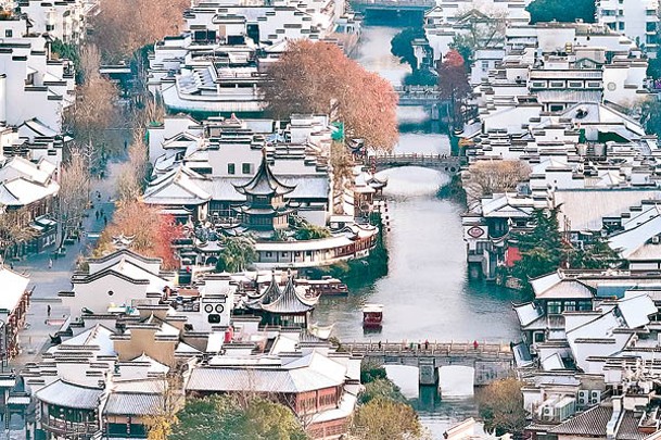 南京：南京落雪後建築物披上新衣。（中新社圖片）