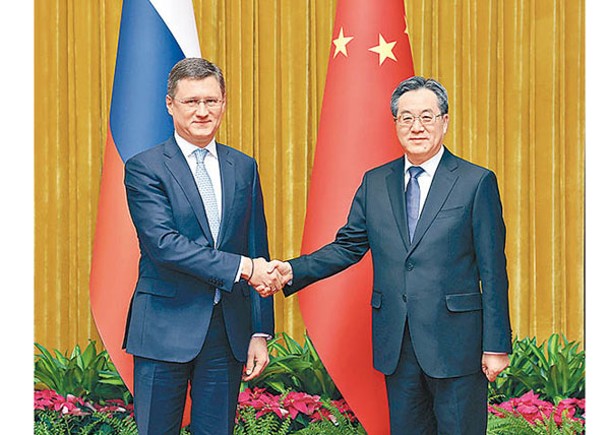 丁薛祥（右）會見俄羅斯副總理諾瓦克（左）。