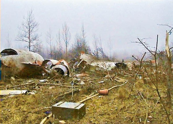 萊赫‧卡欽斯基死於空難；圖為客機殘骸。