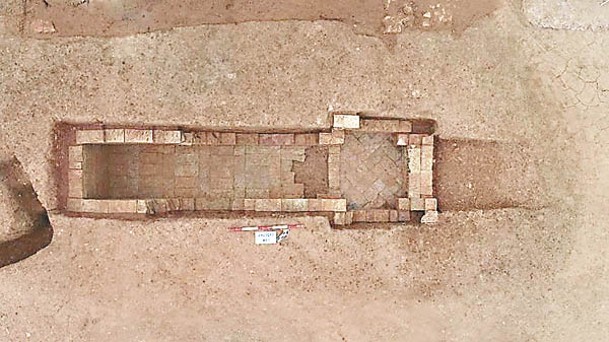 有南朝時期磚室墓平面呈「中」字形。
