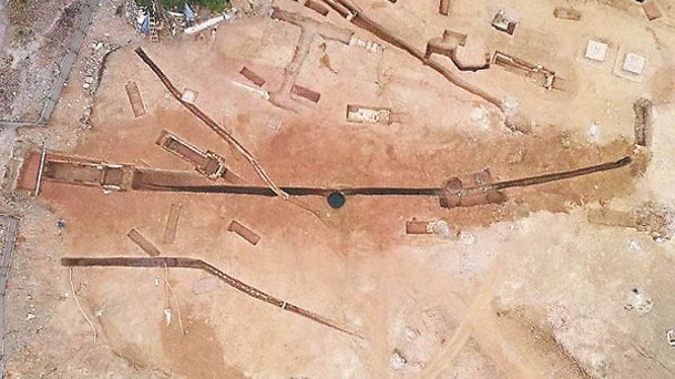 東晉時期墓葬呈長方形。