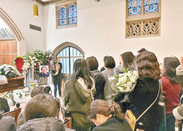 多人出席高耀潔的葬禮。