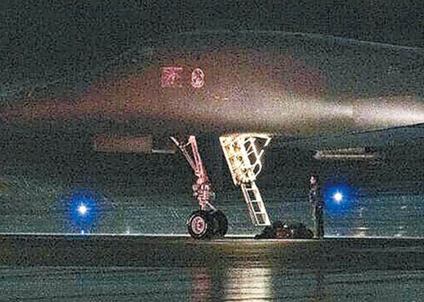 B1B戰略轟炸機最近緊急迫降嘉手納空軍基地。