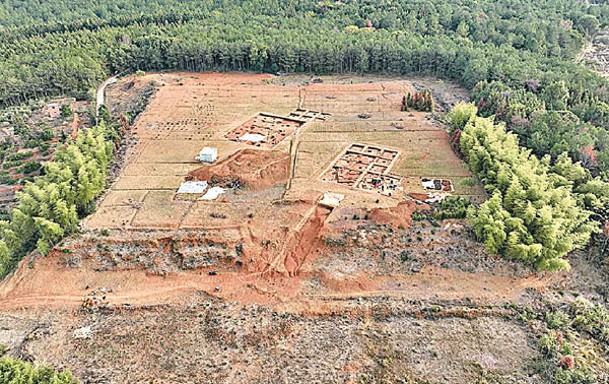 湖南：渡頭古城遺址是漢代至六朝時期湖南臨武縣的治所在地。