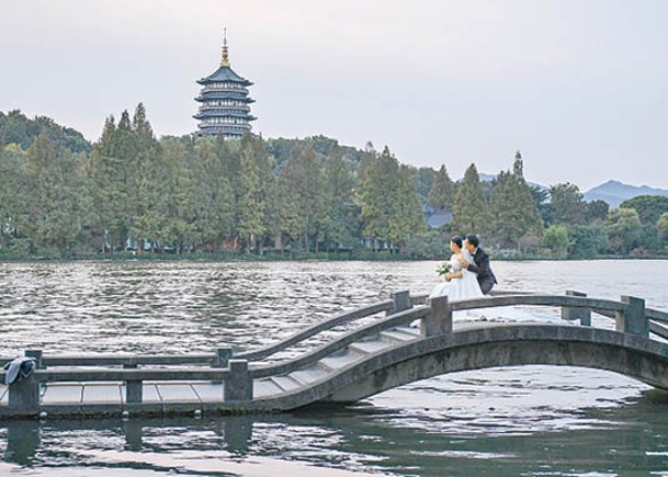 杭州有婦人觀看短片時揭發丈夫重婚。