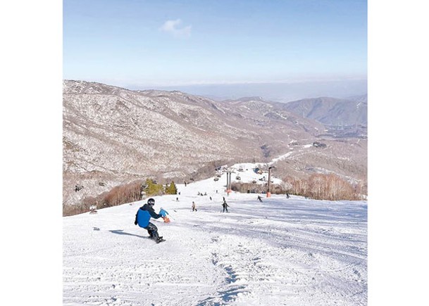 神樂滑雪場深受遊客歡迎。