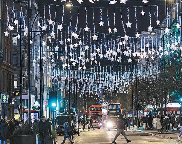 英國：倫敦街頭聖誕氣氛濃厚。（Getty Images圖片）