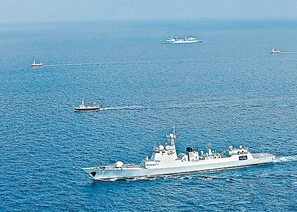中國海軍第45批護航編隊為多艘中國漁船護航。