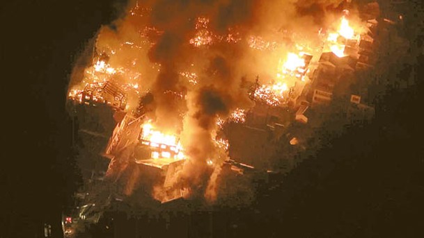 輪島市發生大火燒毀大量建築物。