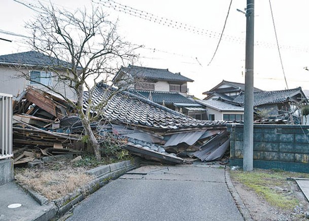 七尾市有建築物在地震中倒塌。（Getty Images圖片）