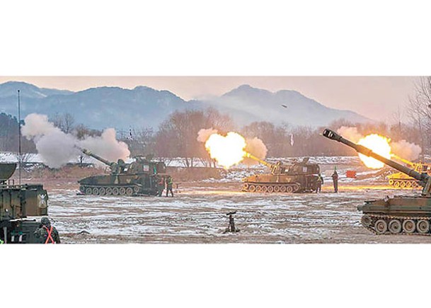 南韓陸軍前沿部隊展開實彈射擊演習。