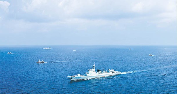 中國海軍護航編隊為多艘商船實施伴隨護航。