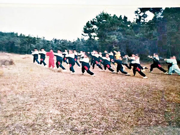 和縣南北少林武術學校的學生進行訓練。