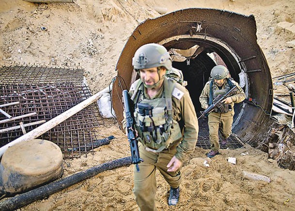 以色列士兵在加薩地帶發現哈馬斯地道。（Getty Images圖片）