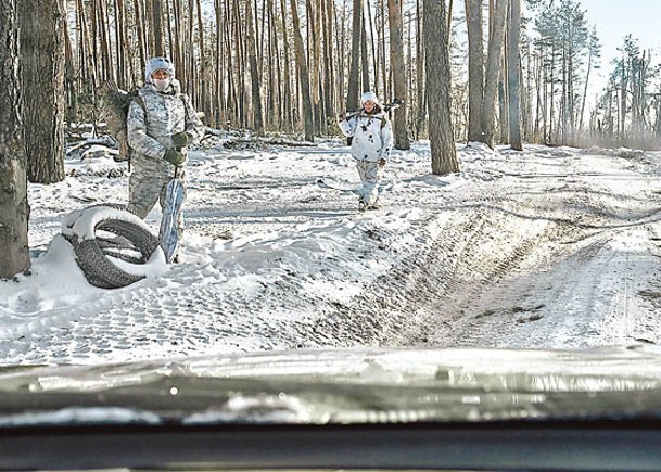 烏克蘭士兵在前線繼續作戰。（Getty Images圖片）
