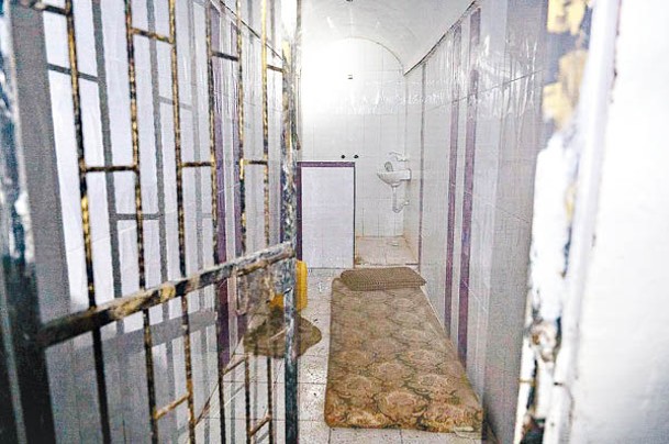 哈馬斯在地道設置囚室。