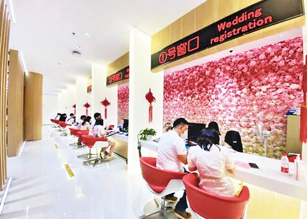 深圳市宣布農曆年除夕民政局婚姻登記中心照常辦公，圖為羅湖區結婚登記大廳。