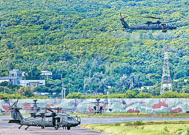 台軍直升機在屏東基地演習。（Getty Images圖片）
