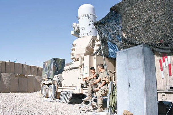 阿薩德空軍基地設有防空系統應對火箭及無人機。