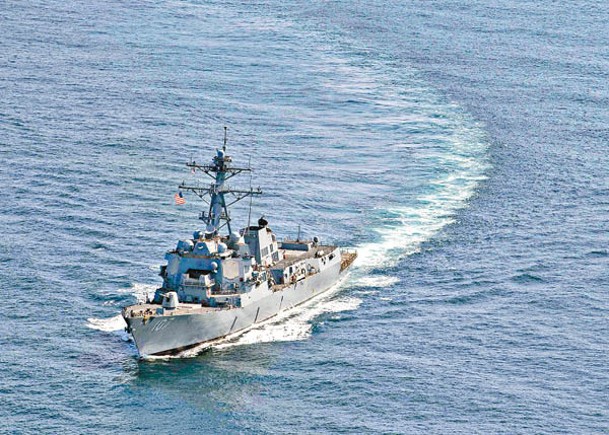 美軍驅逐艦格雷夫利號負責護航任務。