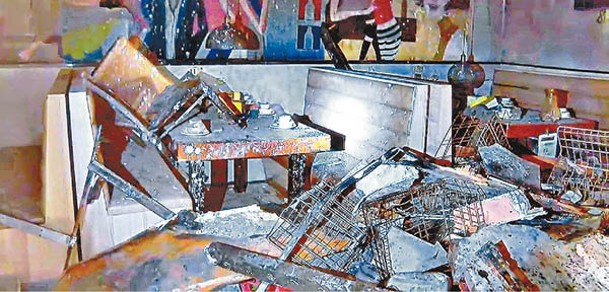 燒烤店爆炸後現場內部損毀嚴重。